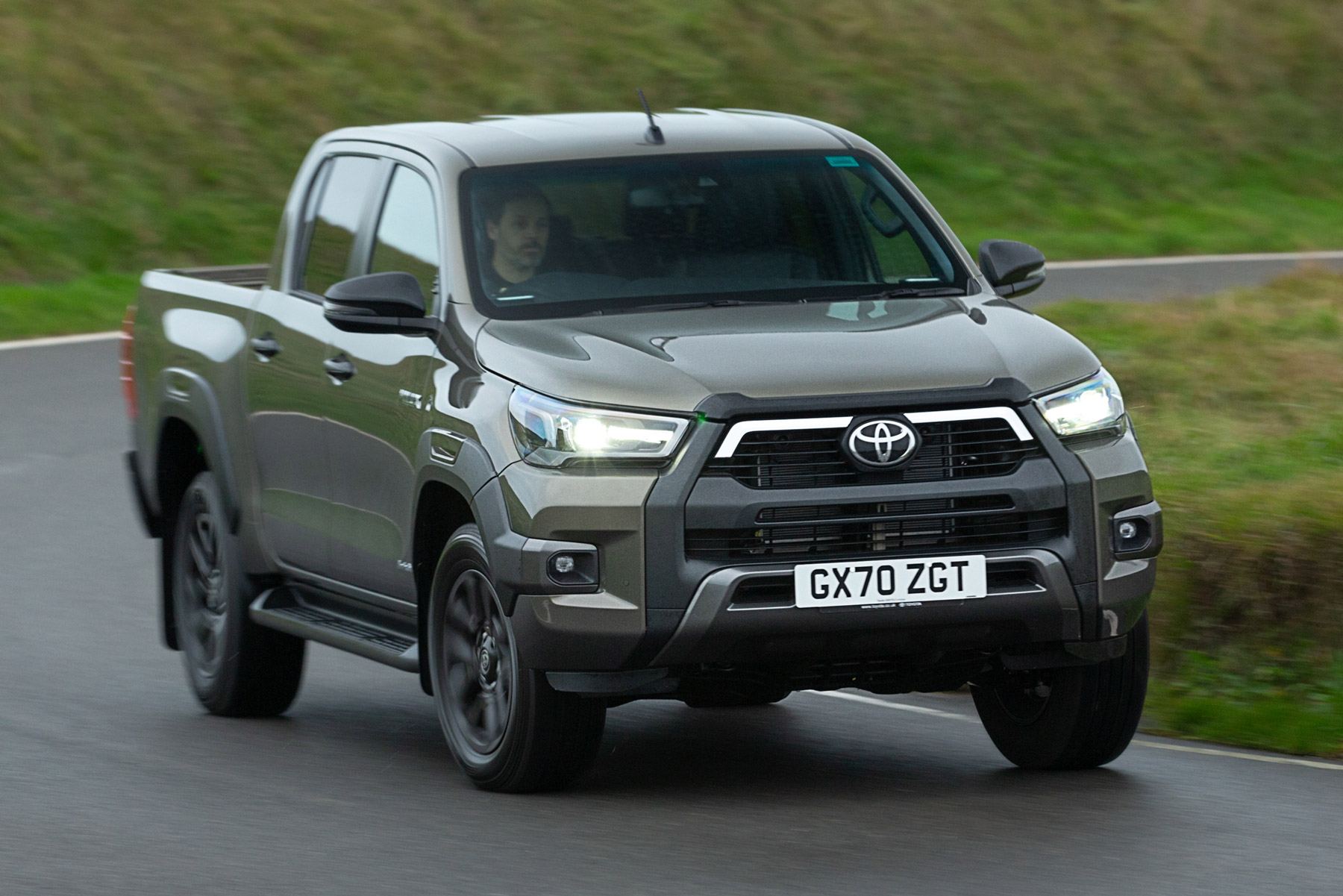 Toyota Hilux (1).jpg?width=